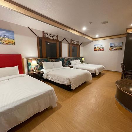 Wenpin Hotel - Pier 2 Kaohsiung Bagian luar foto