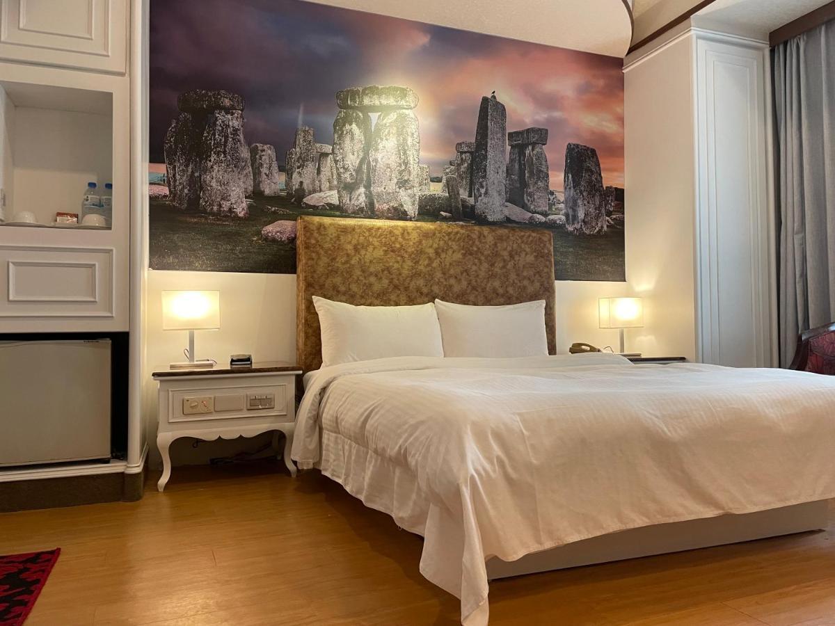 Wenpin Hotel - Pier 2 Kaohsiung Bagian luar foto