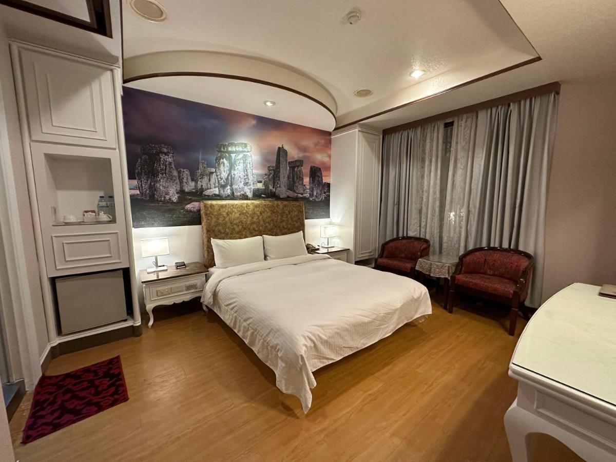 Wenpin Hotel - Pier 2 Kaohsiung Bagian luar foto