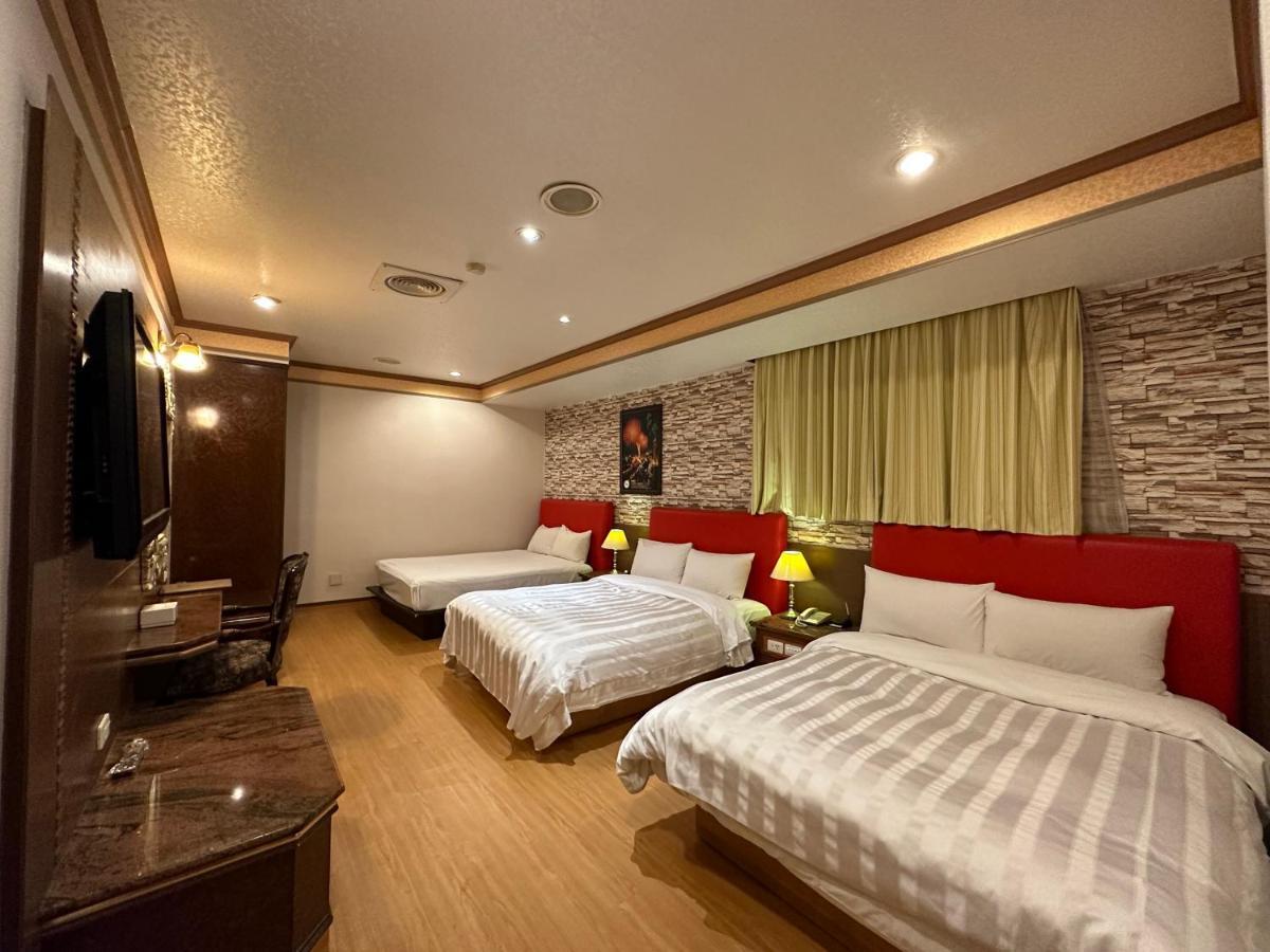 Wenpin Hotel - Pier 2 Kaohsiung Bagian luar foto
