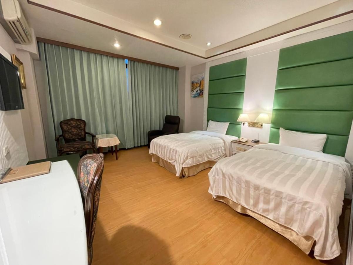 Wenpin Hotel - Pier 2 Kaohsiung Bagian luar foto