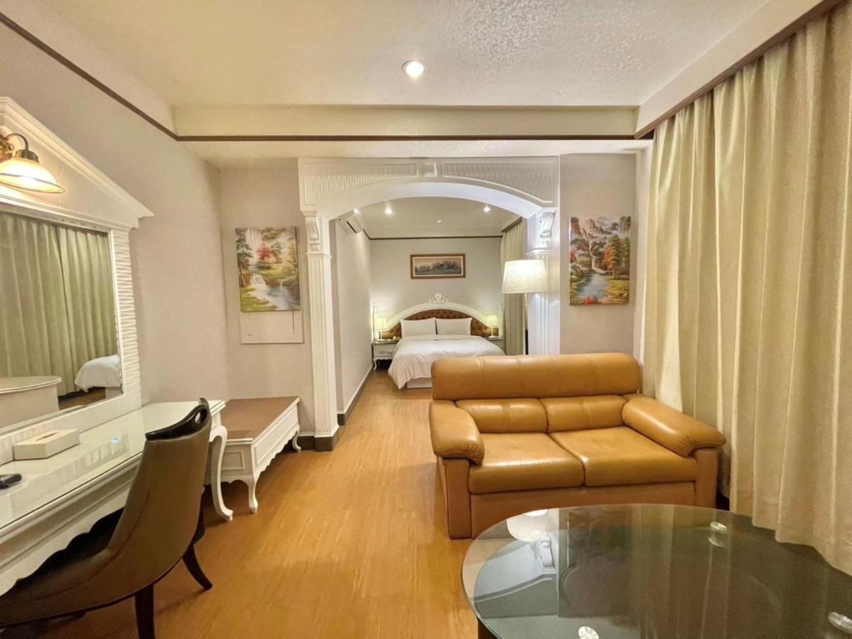 Wenpin Hotel - Pier 2 Kaohsiung Bagian luar foto