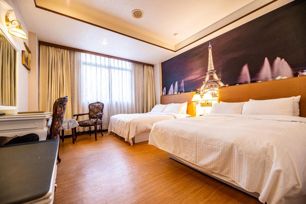 Wenpin Hotel - Pier 2 Kaohsiung Bagian luar foto