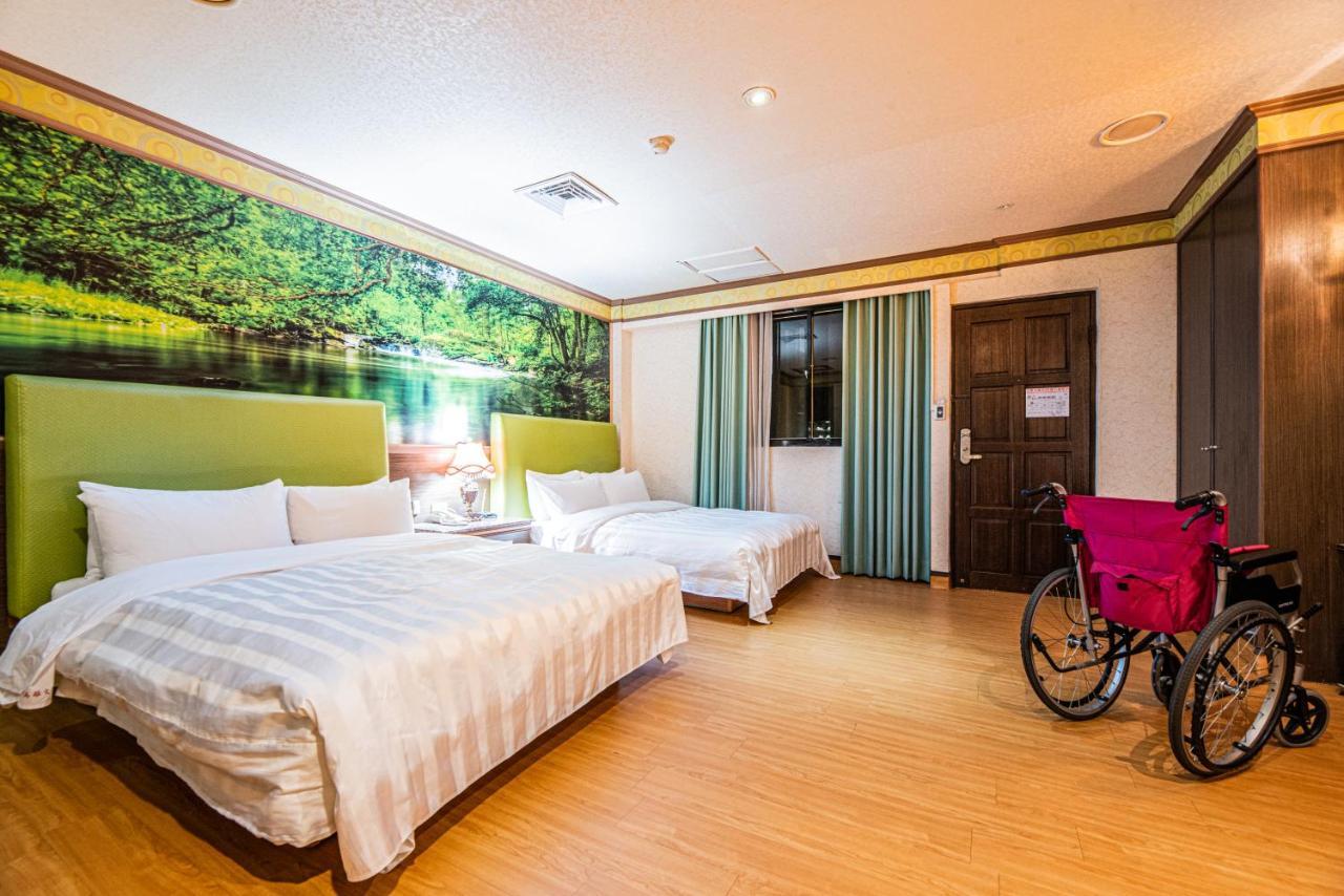 Wenpin Hotel - Pier 2 Kaohsiung Bagian luar foto