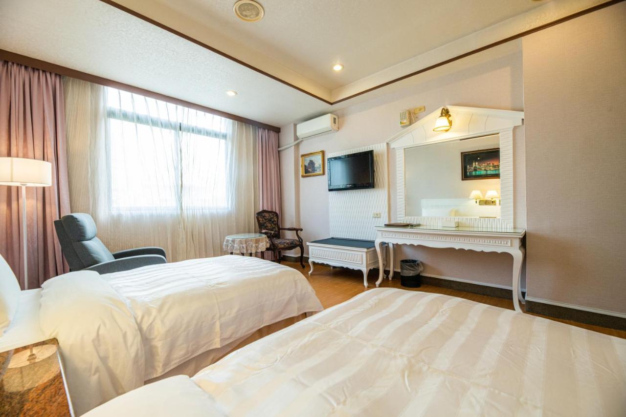 Wenpin Hotel - Pier 2 Kaohsiung Bagian luar foto