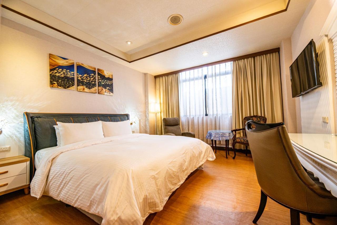 Wenpin Hotel - Pier 2 Kaohsiung Bagian luar foto