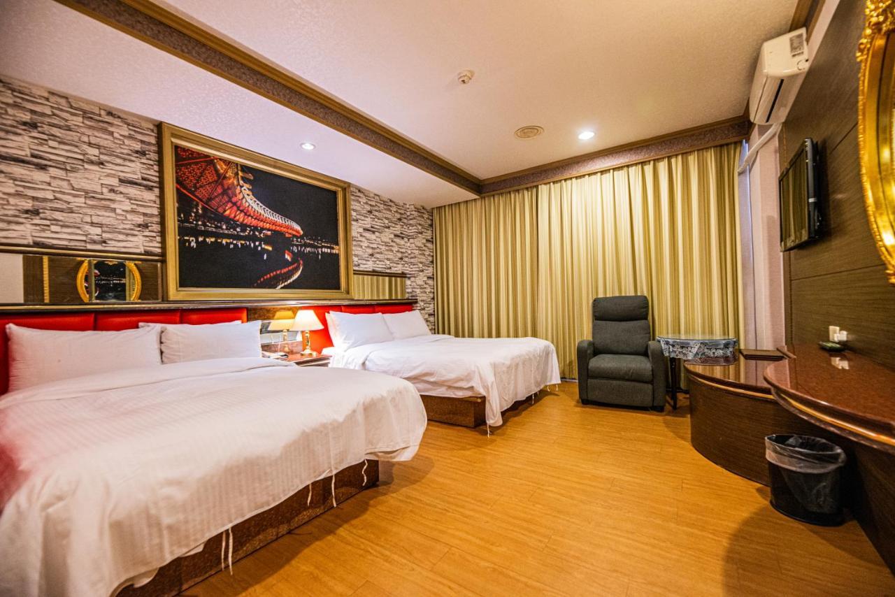 Wenpin Hotel - Pier 2 Kaohsiung Bagian luar foto