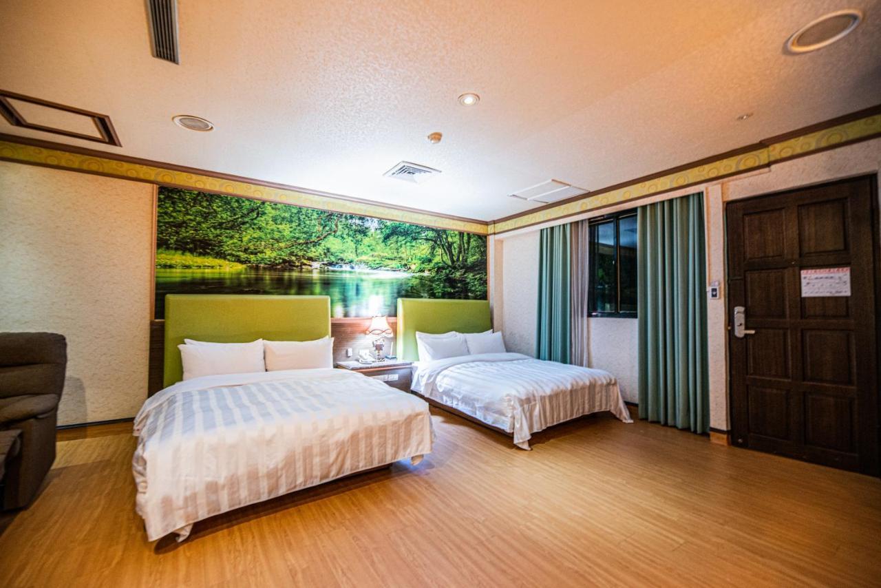 Wenpin Hotel - Pier 2 Kaohsiung Bagian luar foto