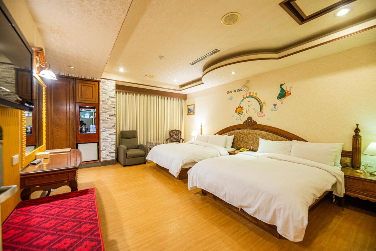 Wenpin Hotel - Pier 2 Kaohsiung Bagian luar foto