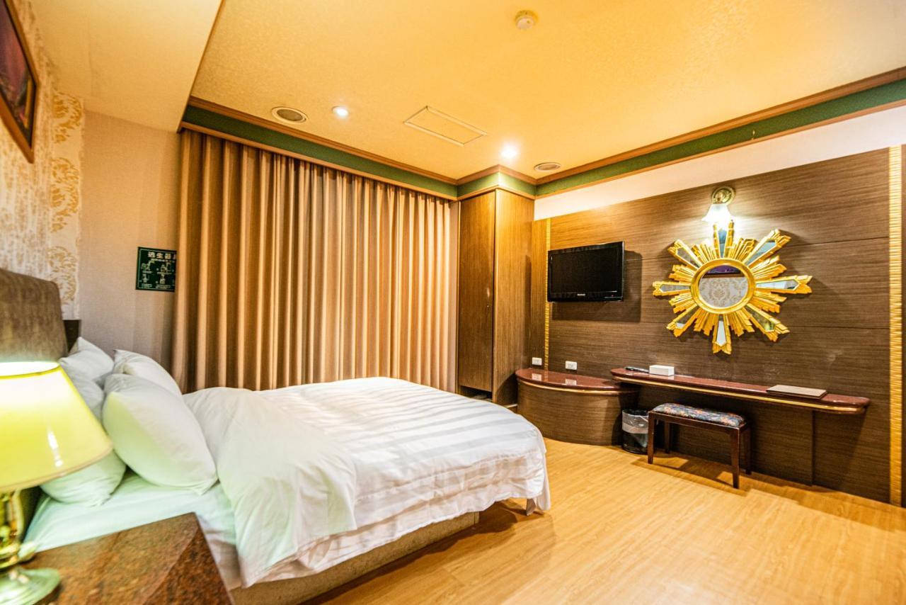Wenpin Hotel - Pier 2 Kaohsiung Bagian luar foto