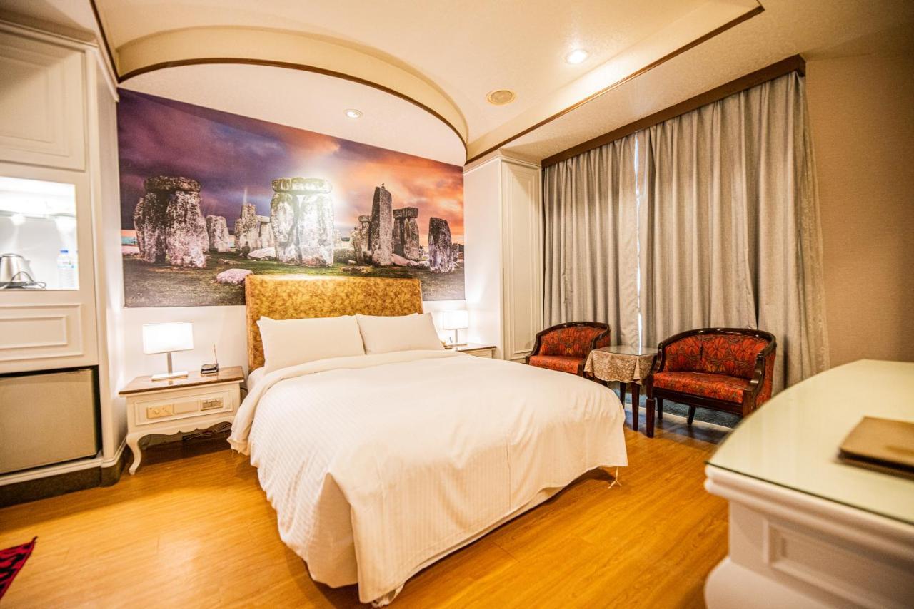 Wenpin Hotel - Pier 2 Kaohsiung Bagian luar foto