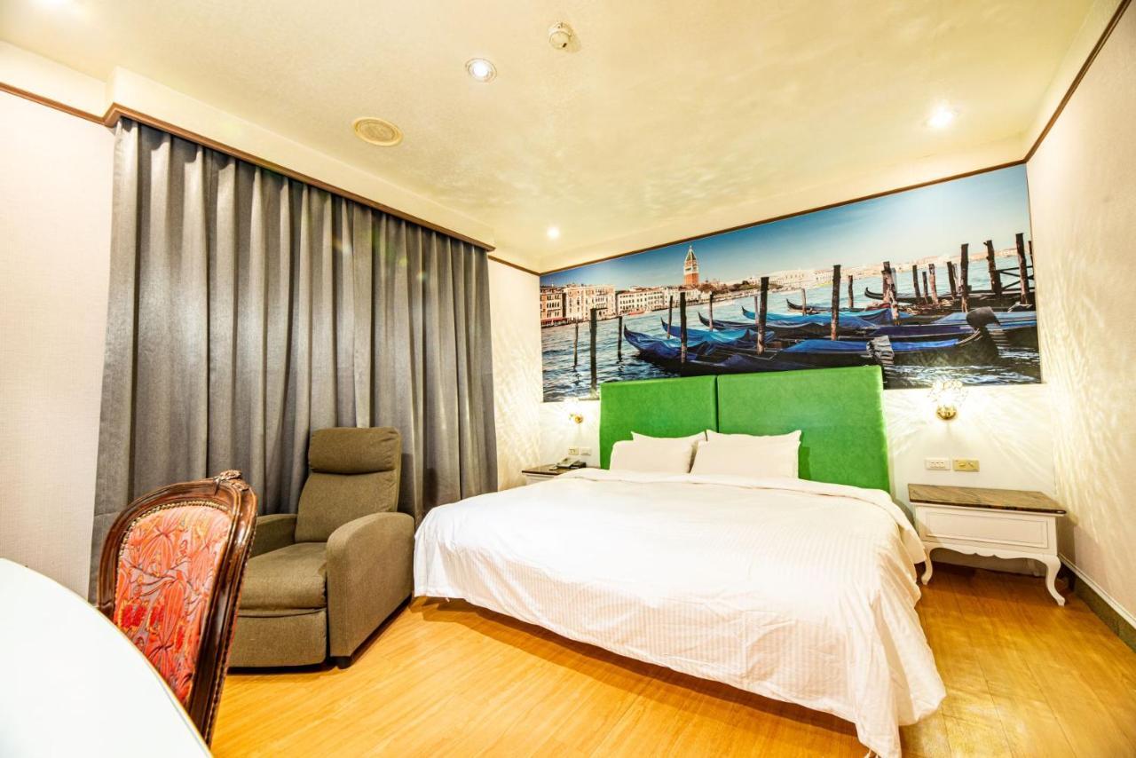 Wenpin Hotel - Pier 2 Kaohsiung Bagian luar foto