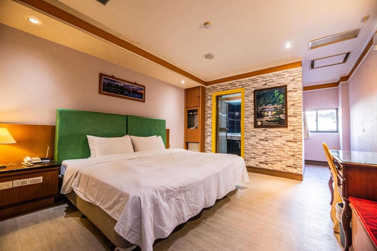 Wenpin Hotel - Pier 2 Kaohsiung Bagian luar foto