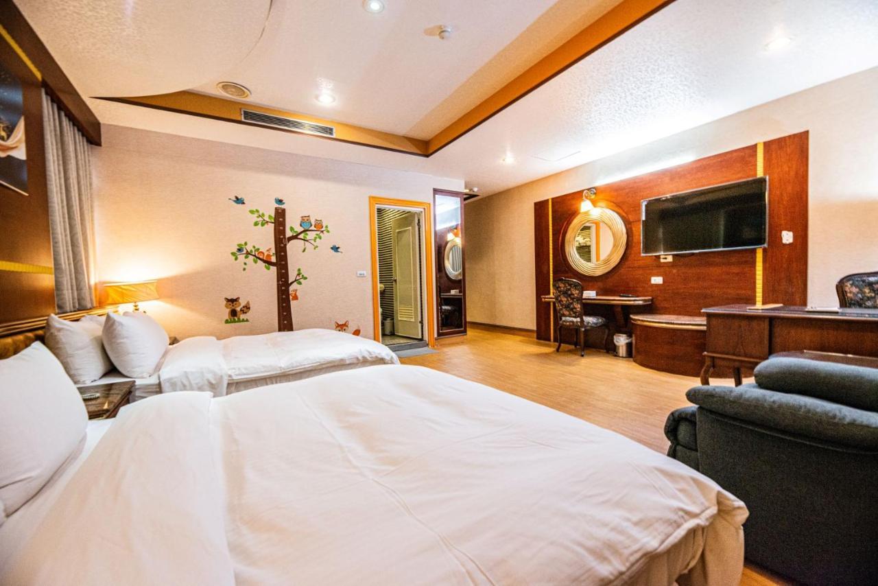 Wenpin Hotel - Pier 2 Kaohsiung Bagian luar foto