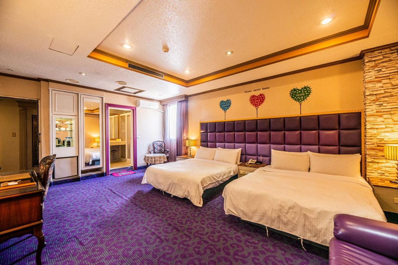 Wenpin Hotel - Pier 2 Kaohsiung Bagian luar foto