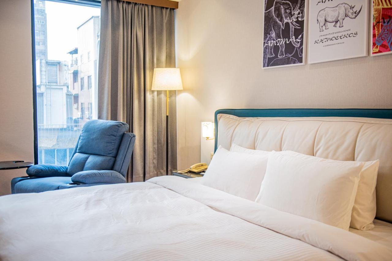 Wenpin Hotel - Pier 2 Kaohsiung Bagian luar foto