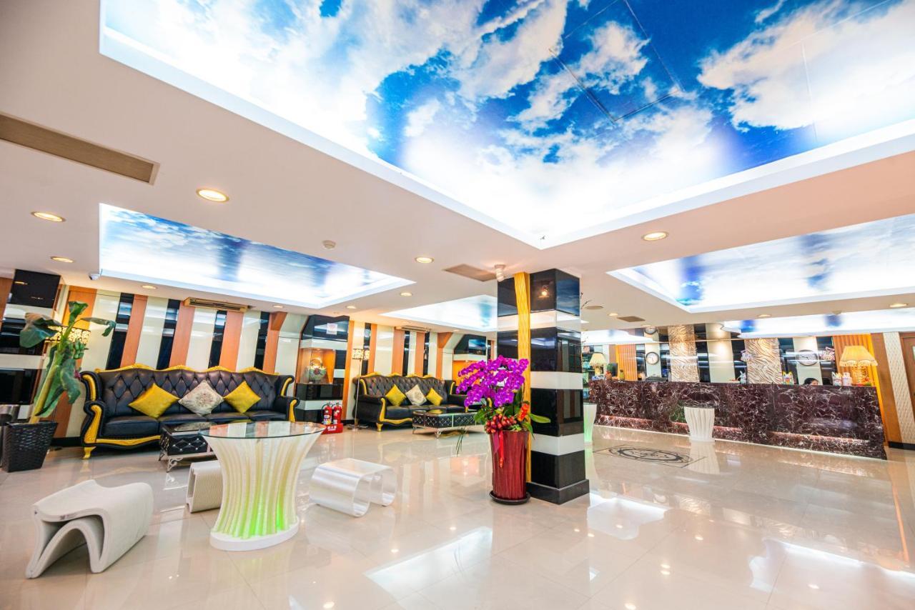 Wenpin Hotel - Pier 2 Kaohsiung Bagian luar foto