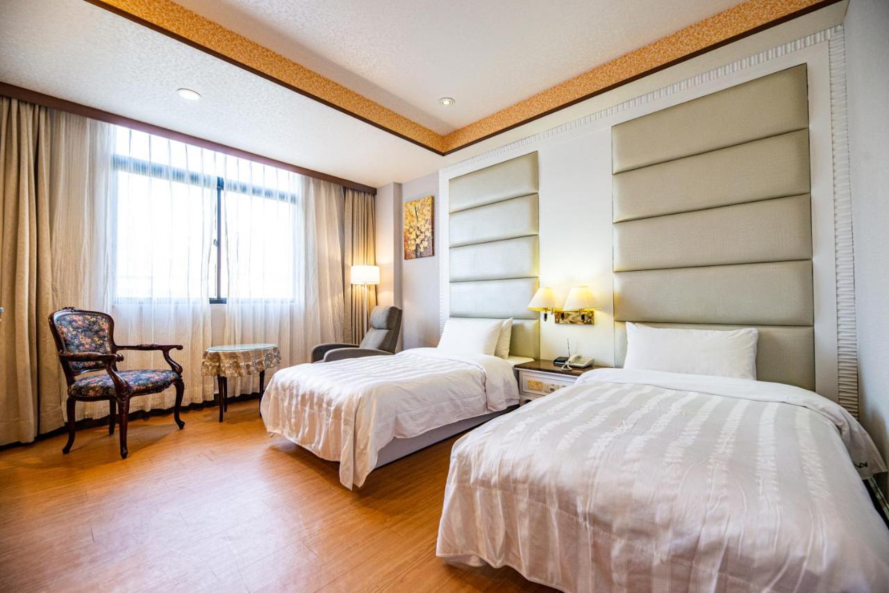 Wenpin Hotel - Pier 2 Kaohsiung Bagian luar foto