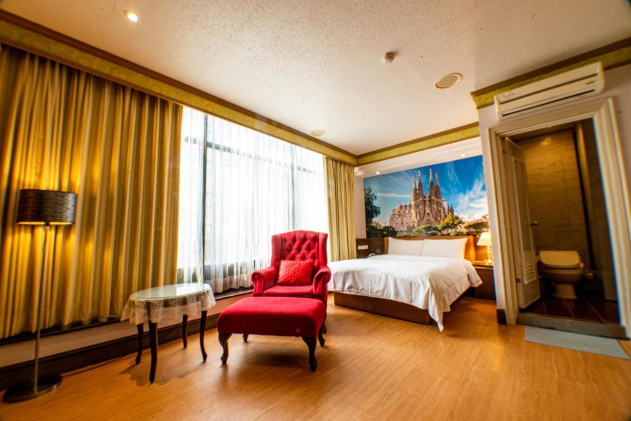 Wenpin Hotel - Pier 2 Kaohsiung Bagian luar foto