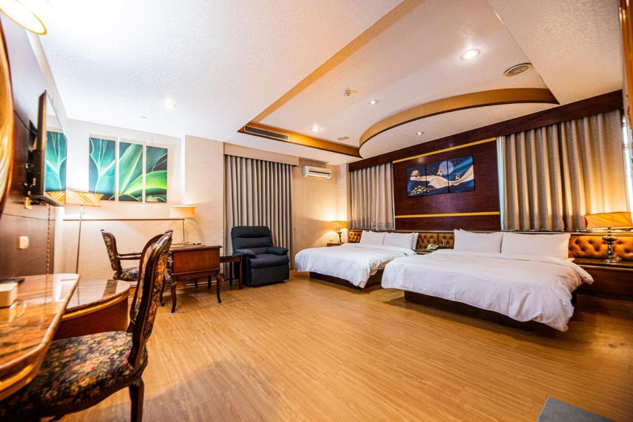 Wenpin Hotel - Pier 2 Kaohsiung Bagian luar foto