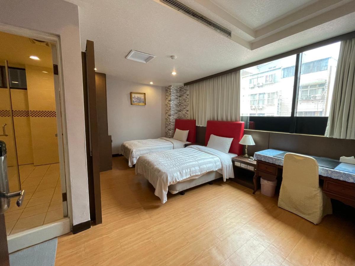 Wenpin Hotel - Pier 2 Kaohsiung Bagian luar foto