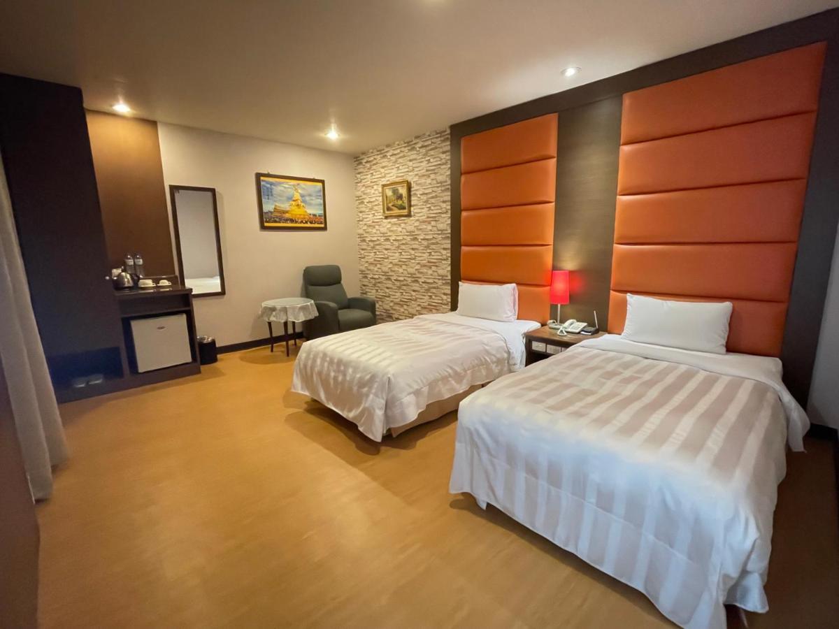 Wenpin Hotel - Pier 2 Kaohsiung Bagian luar foto