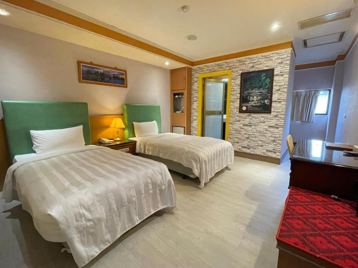 Wenpin Hotel - Pier 2 Kaohsiung Bagian luar foto