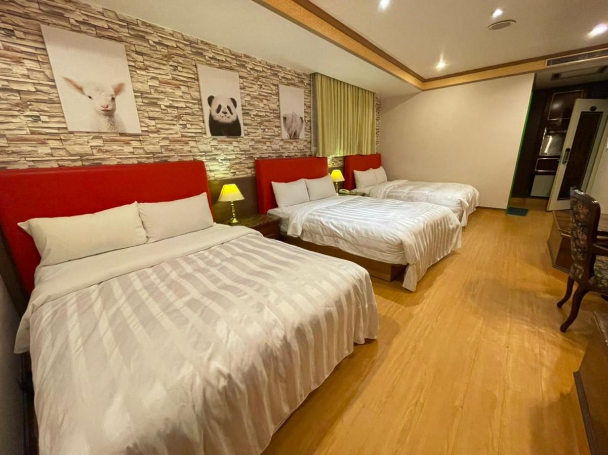 Wenpin Hotel - Pier 2 Kaohsiung Bagian luar foto