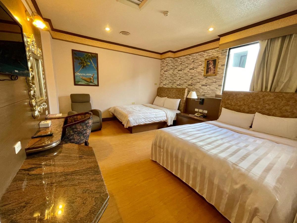 Wenpin Hotel - Pier 2 Kaohsiung Bagian luar foto