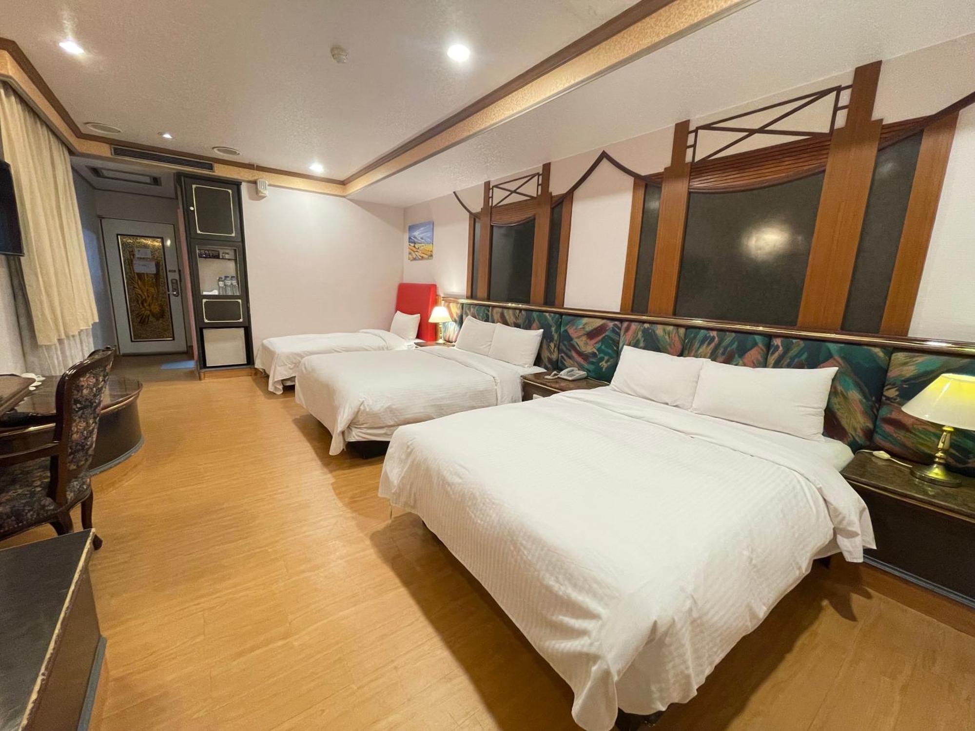 Wenpin Hotel - Pier 2 Kaohsiung Bagian luar foto
