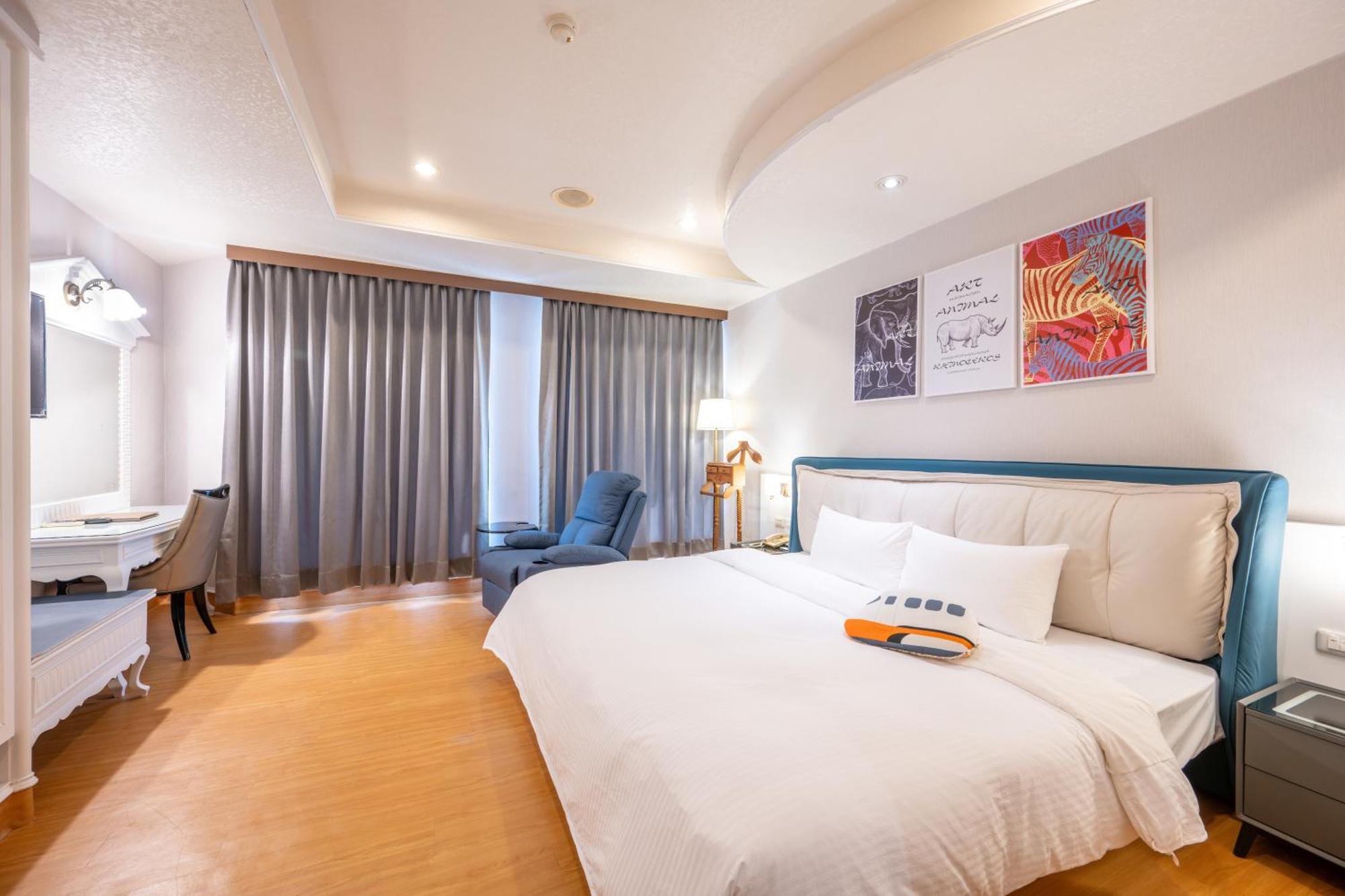 Wenpin Hotel - Pier 2 Kaohsiung Bagian luar foto